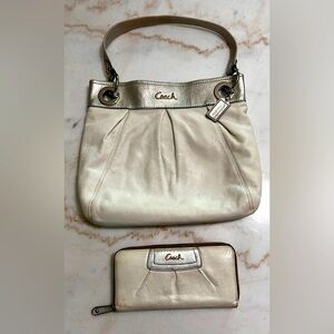 Vintage Coach Ashley White Silver Leather  Shoulder Handbag With Matching Wallet